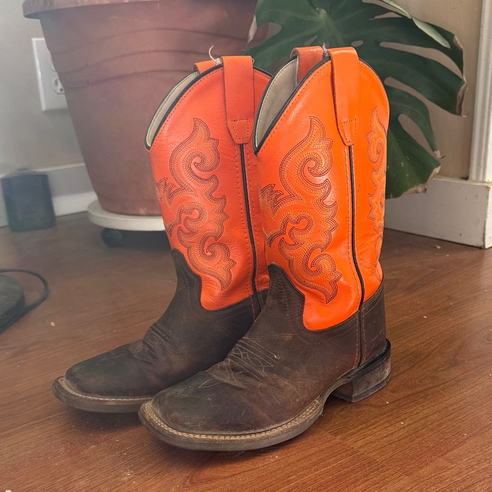 Size 2 Old West kids cowboy boots